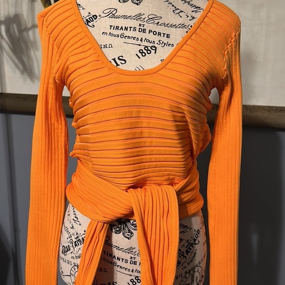 Tubi large wrap top. EUC - Picture 7 of 11